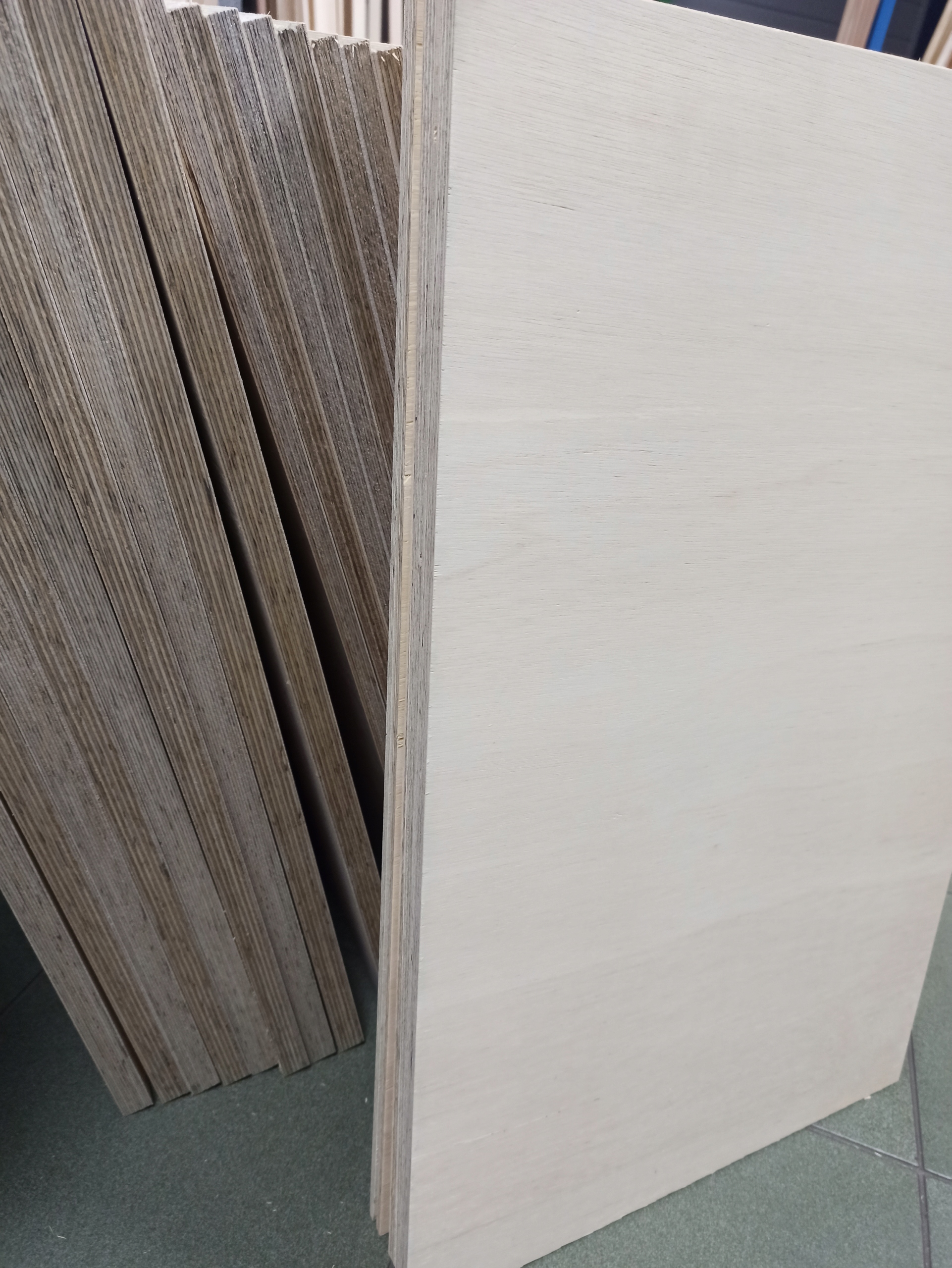 Preglejka z tvrdého dreva Rubia 4 × 2500 × 1250